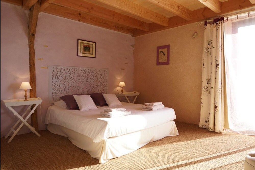 Bout De Cote - carbon neutral hotel in Saint-Cere