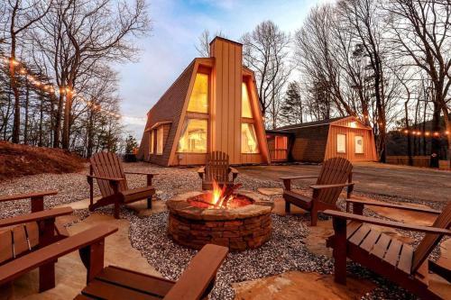 10 Min To Helen Hot Tub Mtn Views Game Room in Cleveland, United States