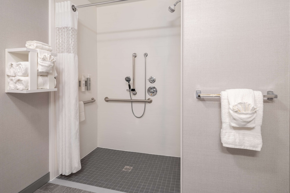 Hampton Inn & Suites Agoura Hills - photo 28