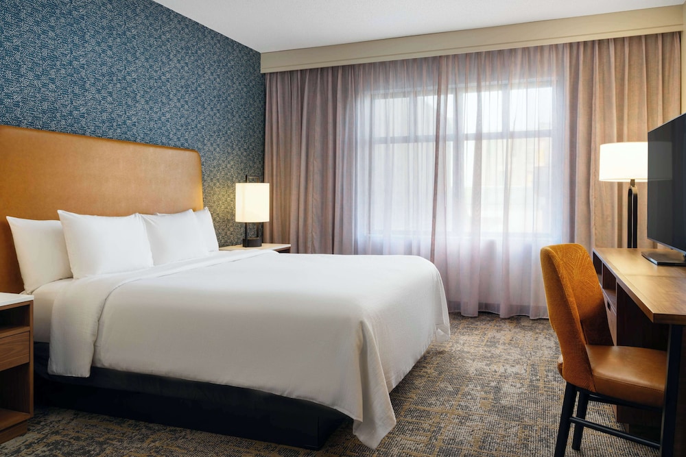 Embassy Suites Lincoln - photo 13