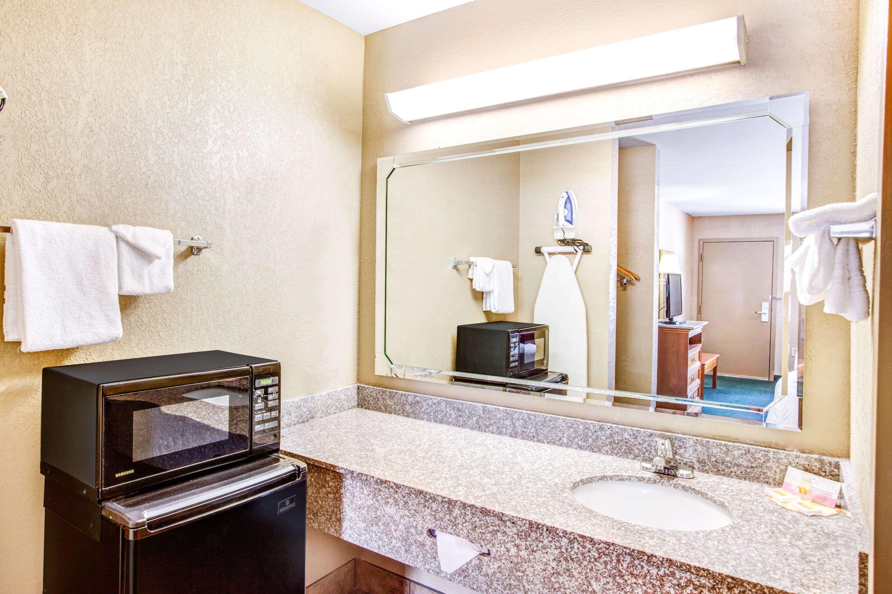 Days Inn by Wyndham Kennesaw - photo 14