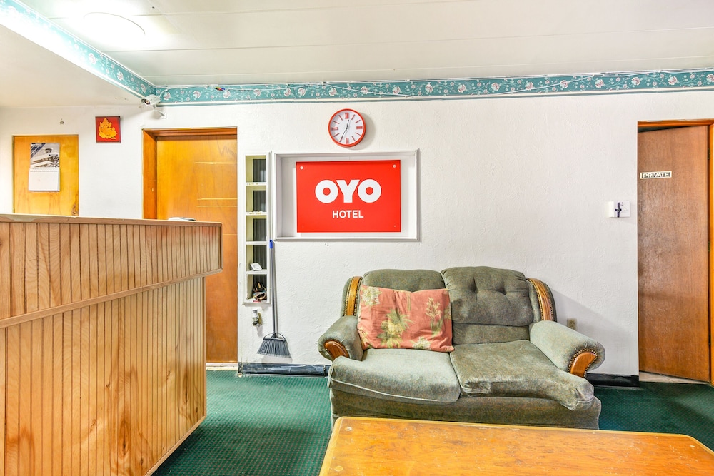 OYO Hotel Downtown Peoria I 74 - photo 2