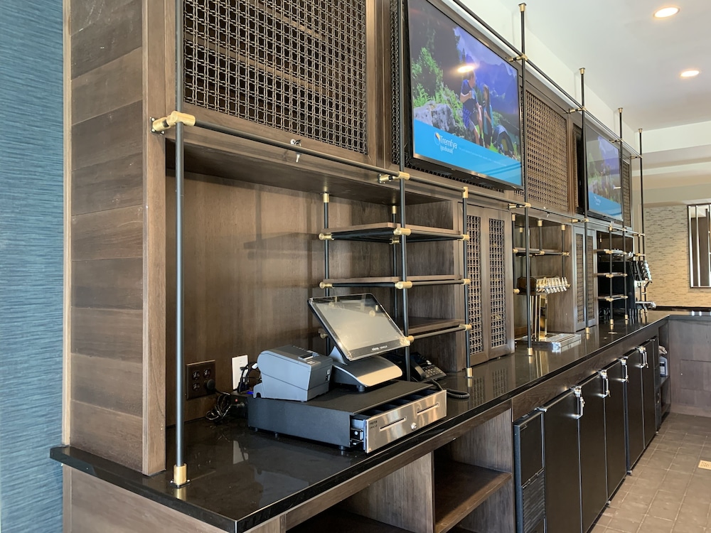 Four Points by Sheraton Albany - photo 36