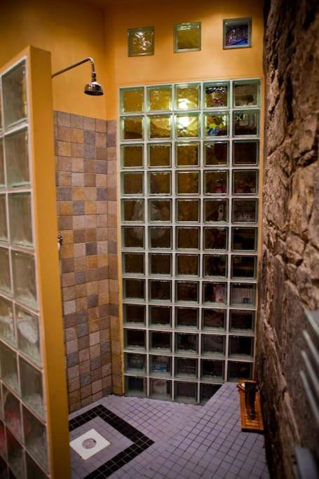 Epicurean Clerk Apartment — 4-Star Luxury Hotel in Edinburgh, United Kingdom