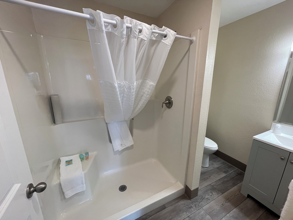 The Coastal Inn and Suites - photo 131