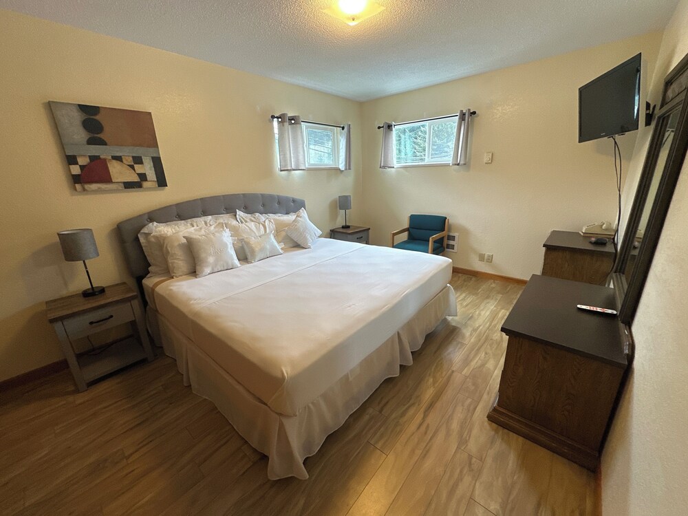 Winchester Bay Inn - photo 11