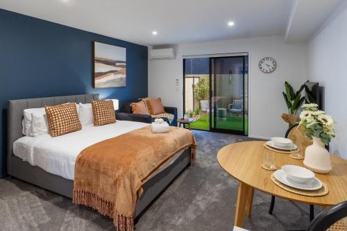 Private peaceful studio with bonus car park — 4-Star Luxury Hotel in Christchurch, New Zealand