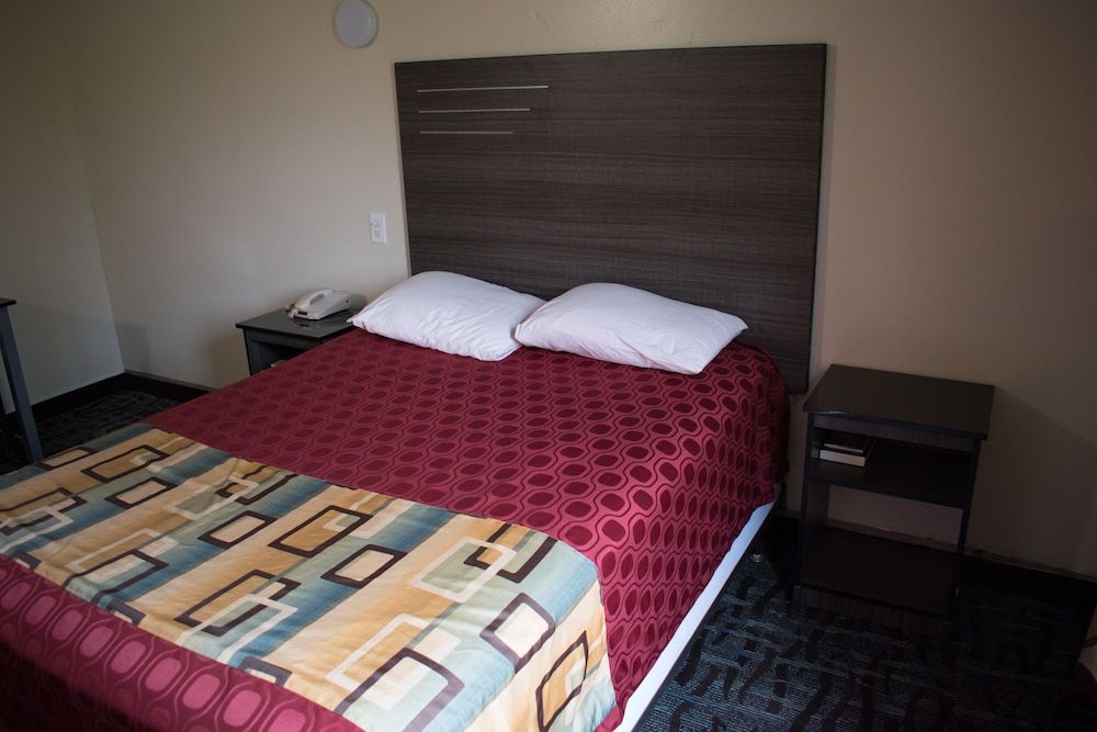 Inn Of Lenoir Motor Lodge - photo 17