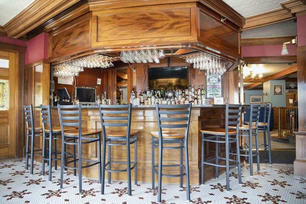 The Winthrop Arms Hotel And Restaurant - photo 3