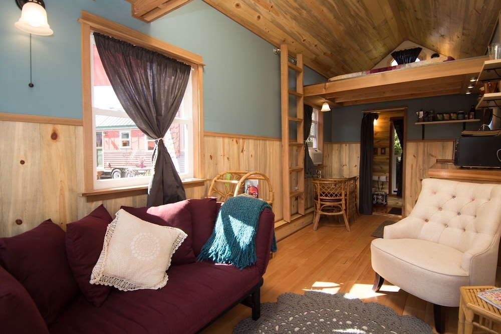 Caravan The Tiny House Hotel - photo 18