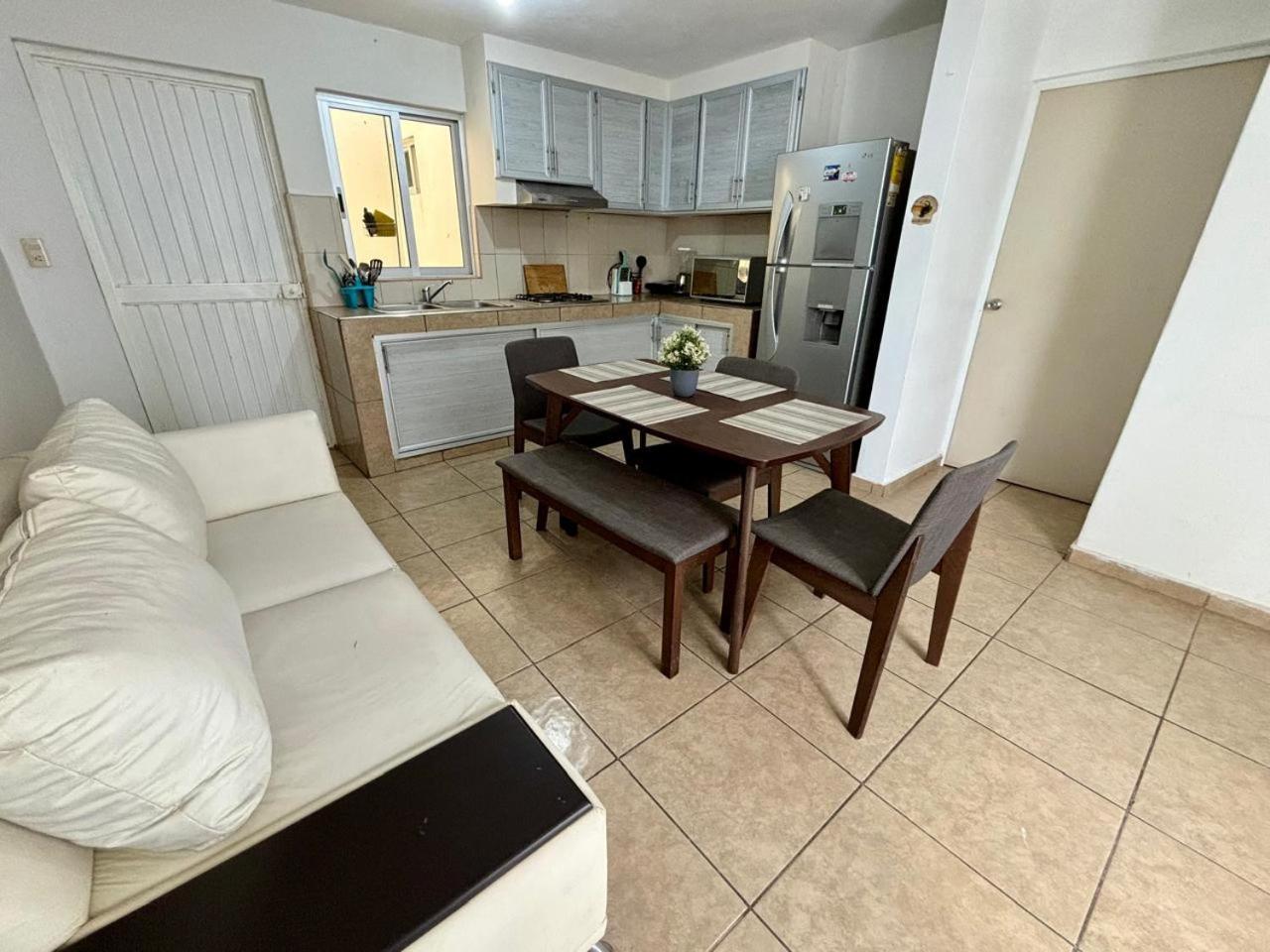 Centrico Cama King Size & Cocina Cerca de la Uas in Culiacan, Mexico