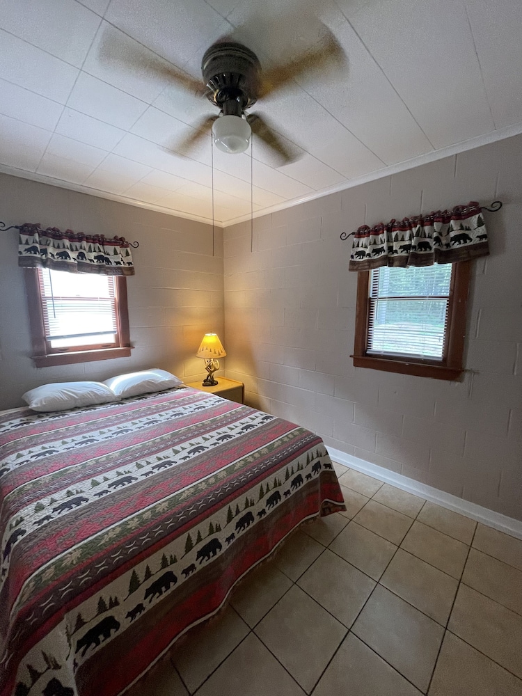 Hill View Motel and Cottages - photo 20