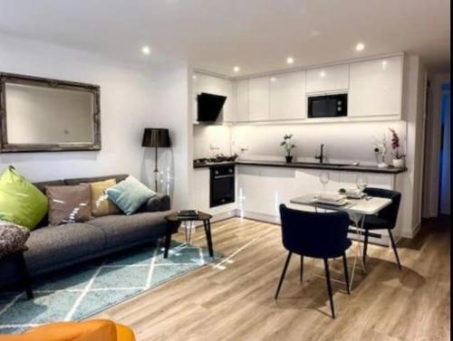 Sea View Apartment Poole Quay FREE Parking — 4-Star Luxury Hotel in Poole, United Kingdom