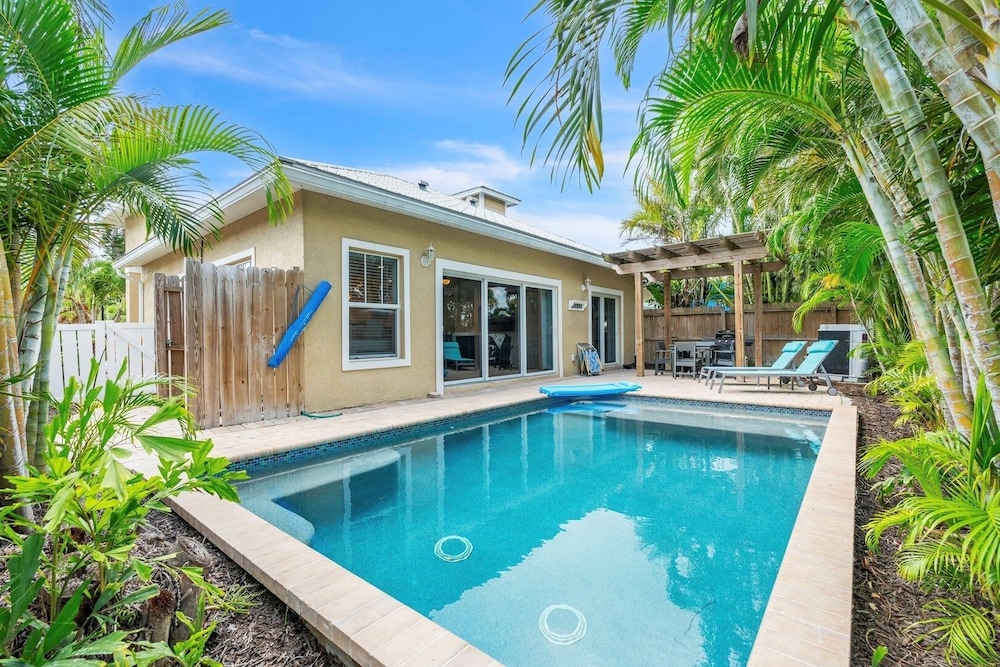 Sapphire Beach House Villa — 4-Star Luxury Hotel in Holmes Beach, United States