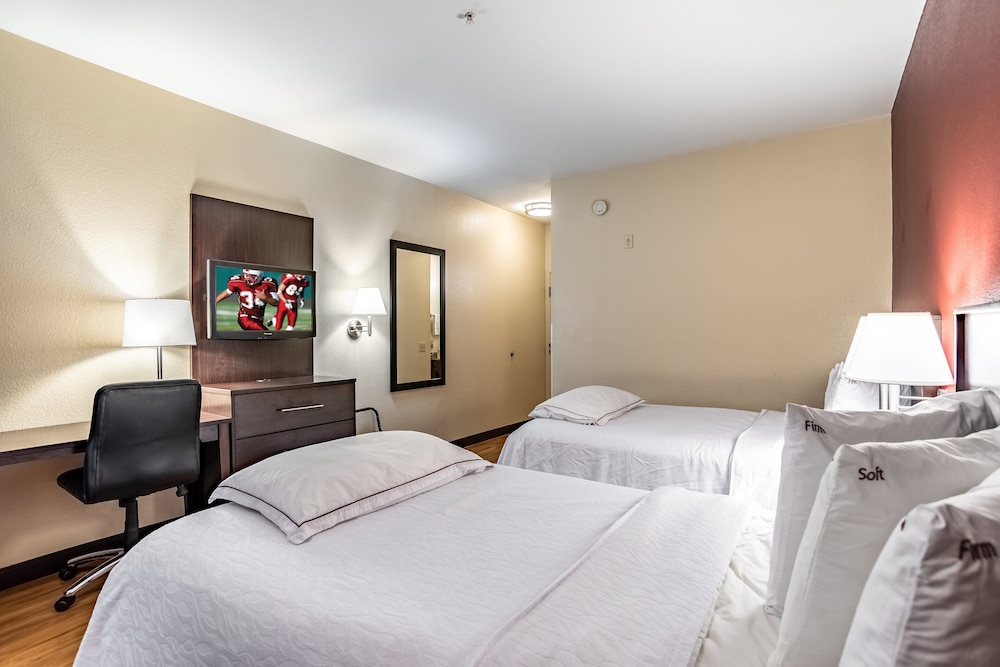Red Roof Inn PLUS Long Island Garden City - photo 7