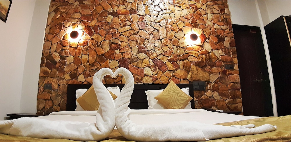 Gir Lions Paw Resort With Swimming Pool in Mendarda, India