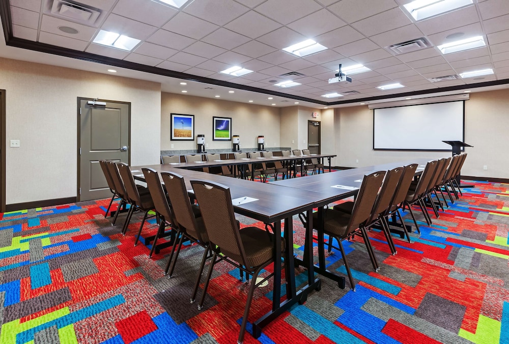 Hampton Inn & Suites Claremore - photo 42