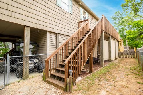 Woodlands Wonder by Oak Island Accommodations - photo 29