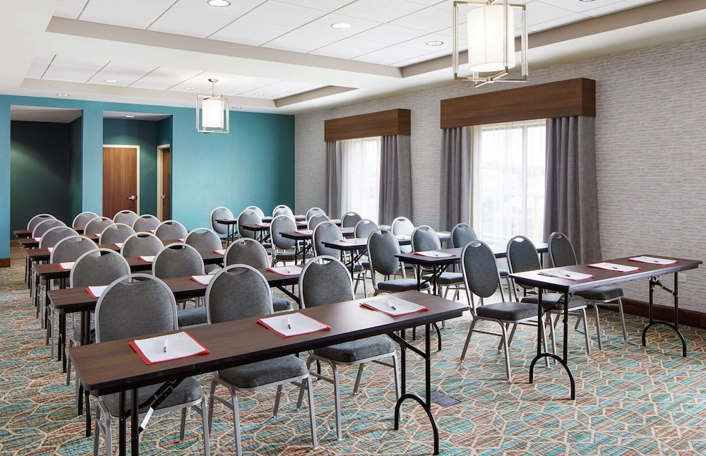 Hampton Inn & Suites Chicago Waukegan - photo 32