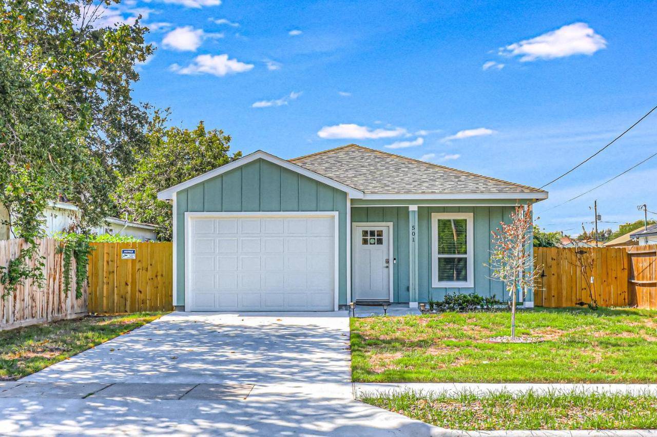 Bay Breeze Beauty in Corpus Christi, United States