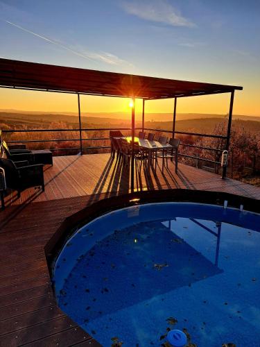 Casa 3 Catei Veseli — 4-Star Luxury Hotel in Seciu, Romania
