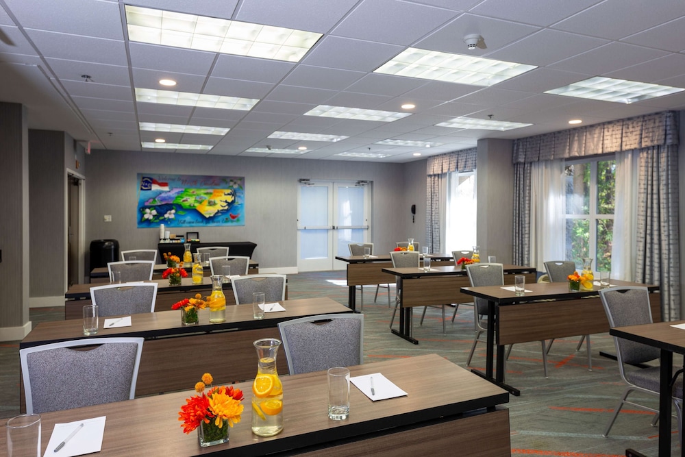 Hampton Inn & Suites Raleigh Cary Lenovo Center - photo 53
