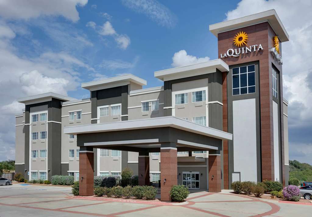 La Quinta Inn & Suites by Wyndham Big Spring - featured photo