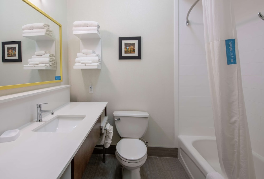 Hampton Inn & Suites Lafayette - photo 18
