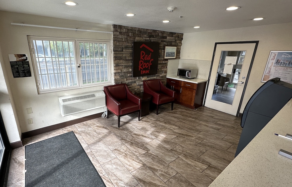 Red Roof Inn Hayward - photo 2