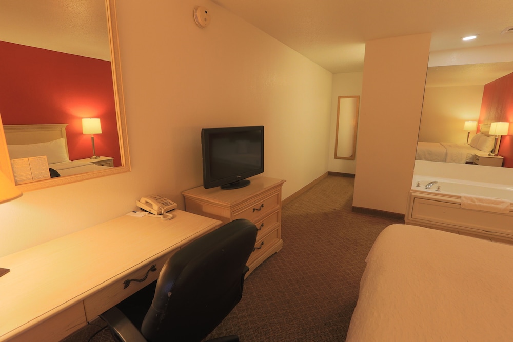 Days Inn by Wyndham Calumet Park - photo 3