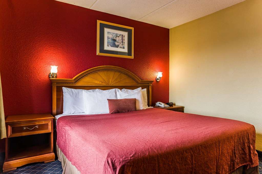 Rodeway Inn Charlotte North End - photo 14