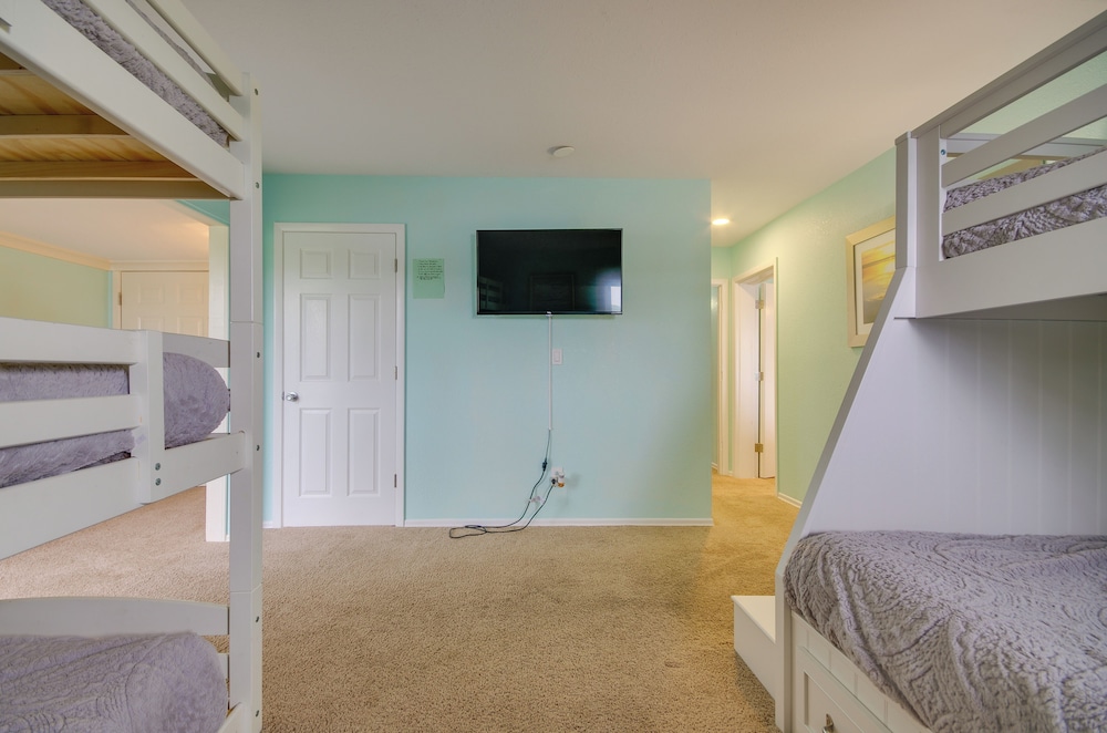 Waterfront Views & Resort Perks: Osage Beach Home - photo 16