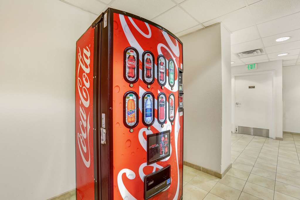 Howard Johnson by Wyndham Lemoore - photo 25