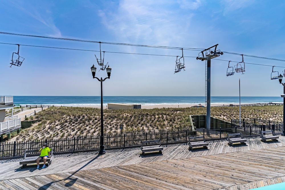 Boardwalk Sand & Surf Inn Oceanfront - photo 60