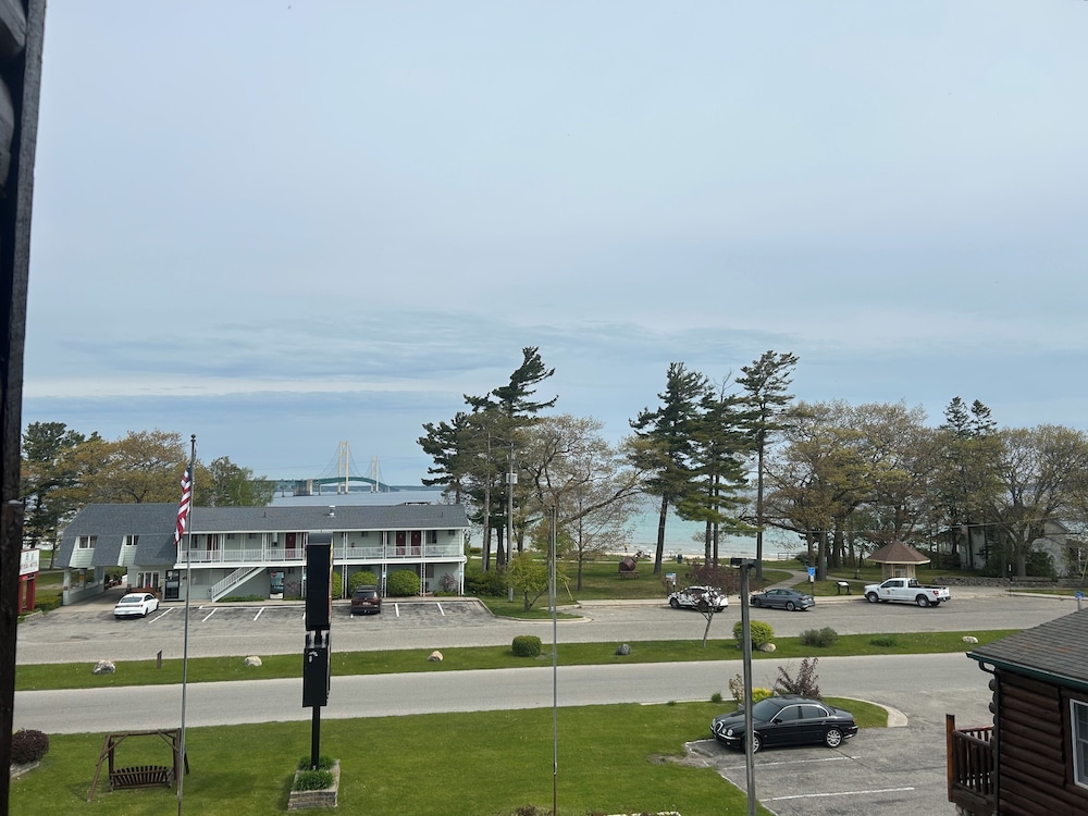Super 8 by Wyndham Bridgeview of Mackinaw City - photo 54