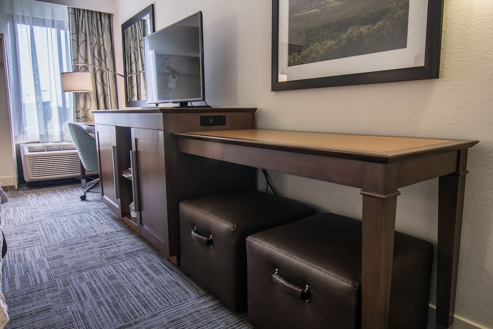 Hampton Inn Winchester University Mall Area - photo 6