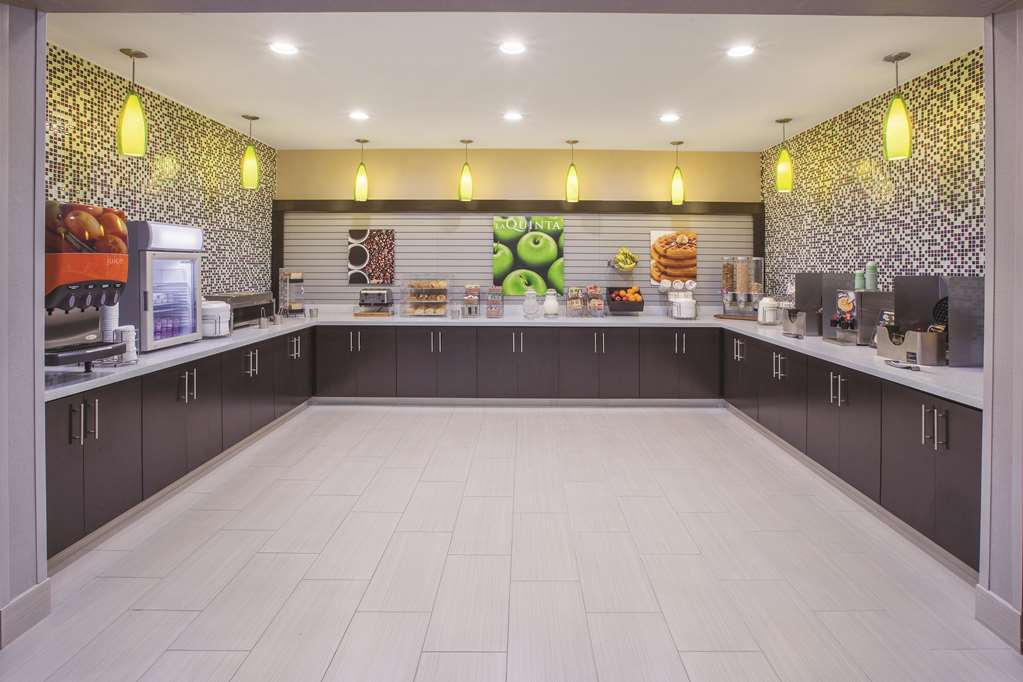La Quinta Inn & Suites by Wyndham NW Tucson Marana - photo 57