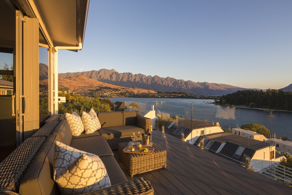 Lakefront Luxury by Amazing Accom — 5-Star Luxury Hotel in Queenstown, New Zealand