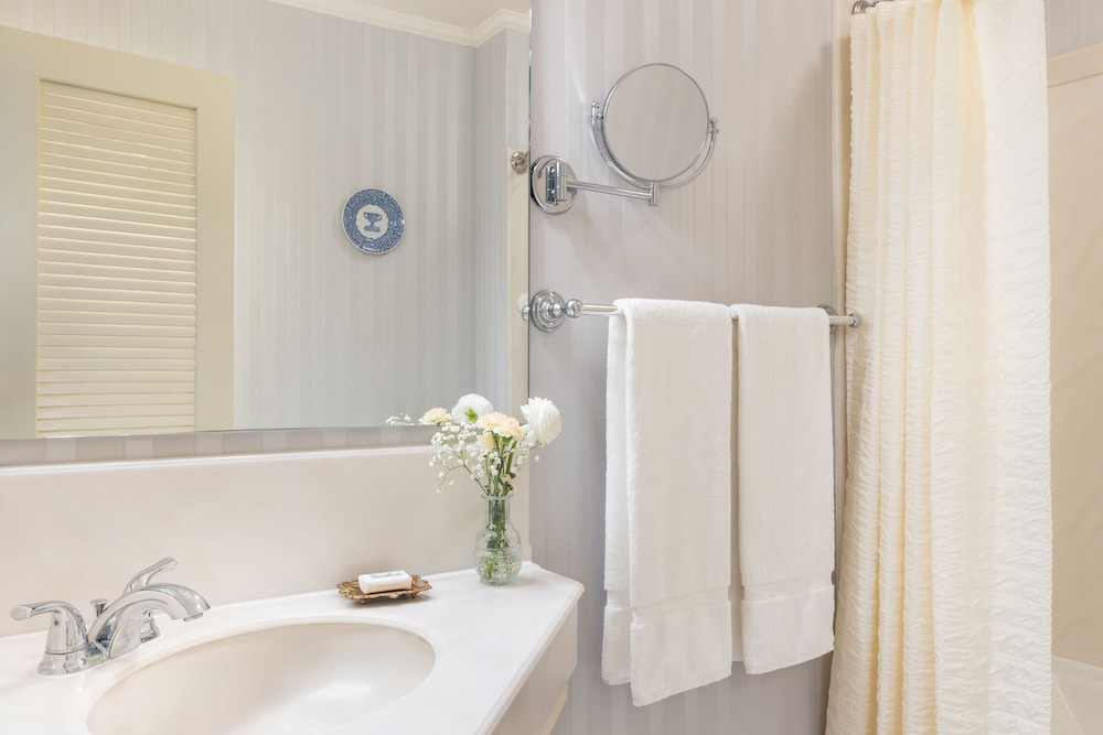 Seven Gables Inn on Monterey Bay A Kirkwood Collection Hotel - photo 84