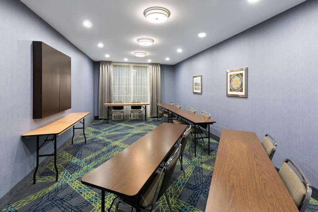 La Quinta Inn & Suites by Wyndham Cullman - photo 39