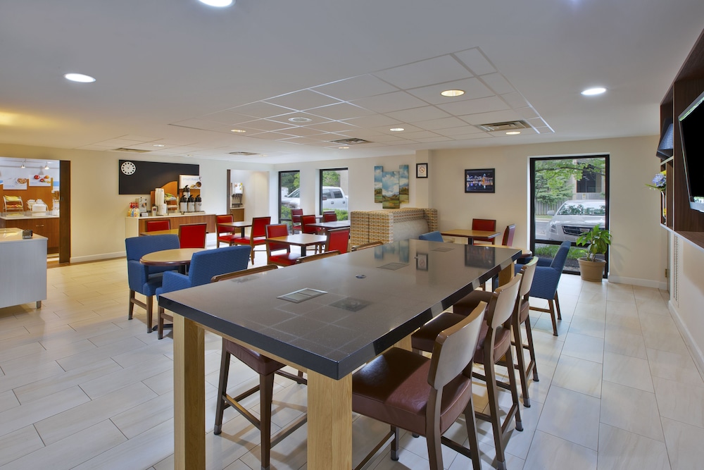 Holiday Inn Express & Suites Milford by IHG - photo 27