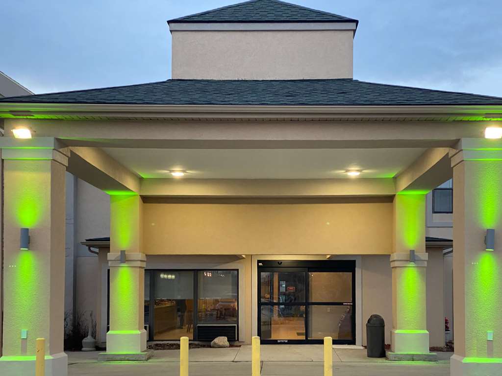Quality Inn Michigan City South - photo 2