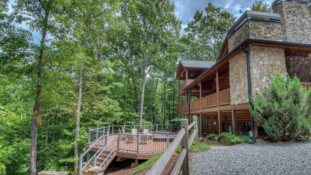 Laurel Valley Lodge — 4-Star Luxury Hotel in Blue Ridge, United States