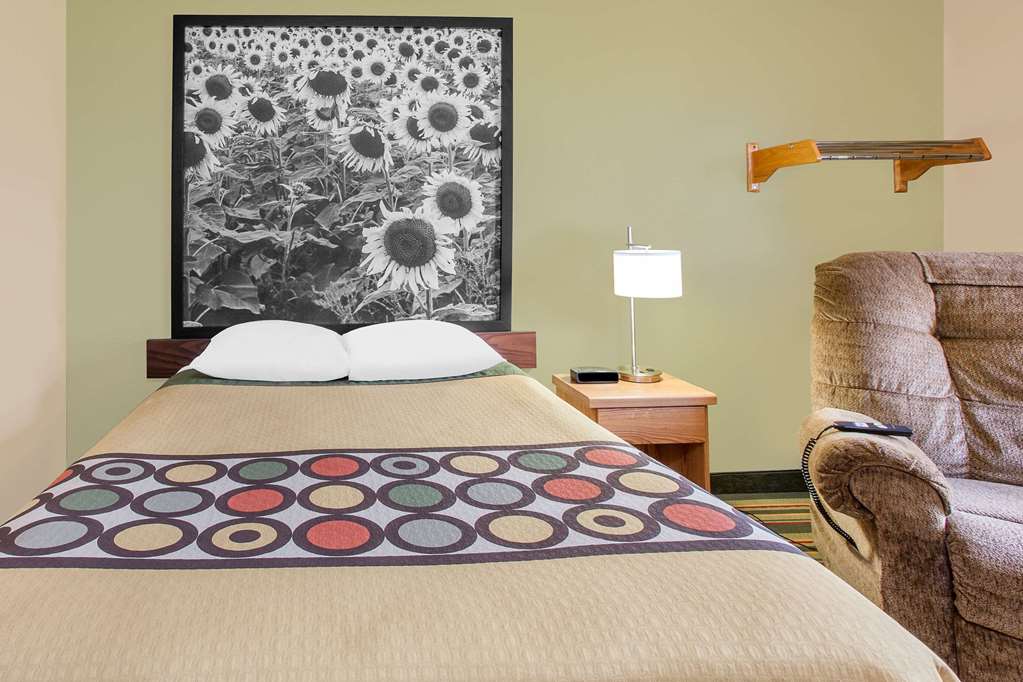 Super 8 by Wyndham Mt Pleasant - photo 12