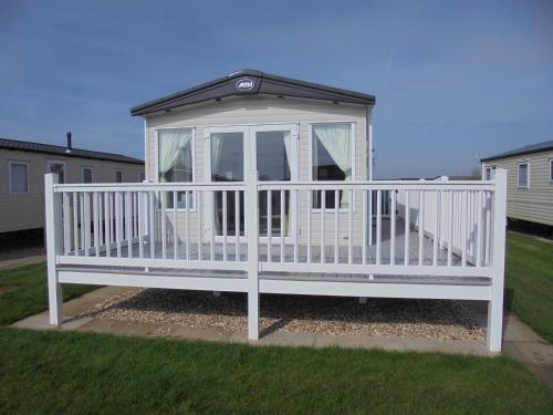 Kingfisher Windermere 6 Berth Enclosed veranda Close to site shop in Ingoldmells, United Kingdom