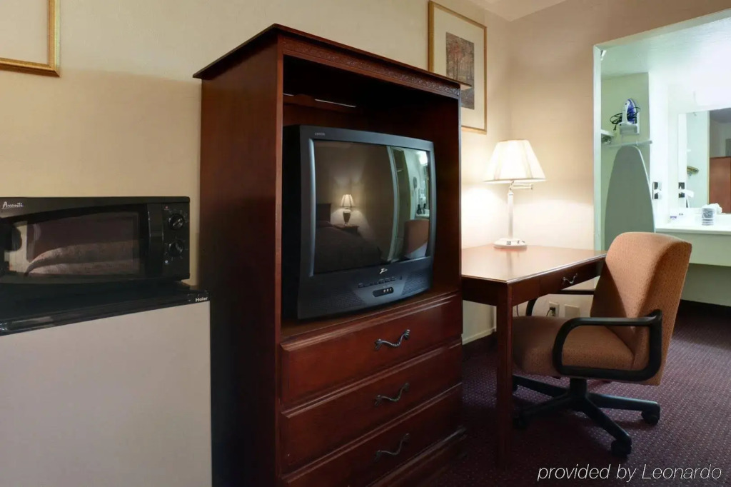 Americas Best Value Inn Oklahoma City at I 35 S - photo 3