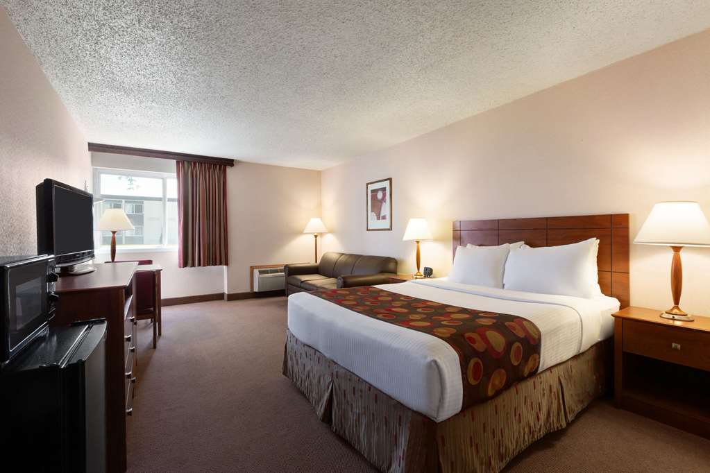 Ramada by Wyndham Bismarck - photo 13