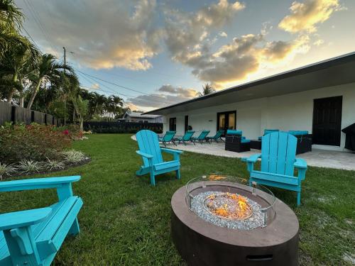 The Sun House 3 Bed 2 Bath Private Pool Fire Pit Huge Backyard — 4-Star Luxury Hotel in Fort Lauderdale, United States