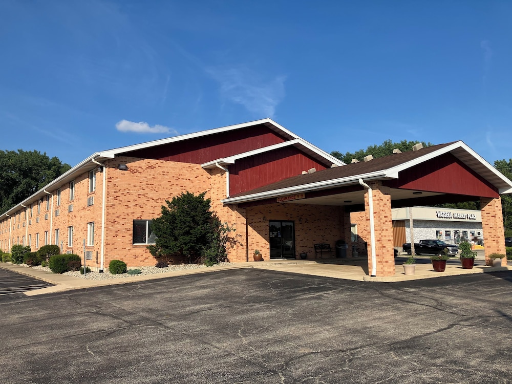 Watseka 24 Inn & Suites pet-friendly hotel Watseka