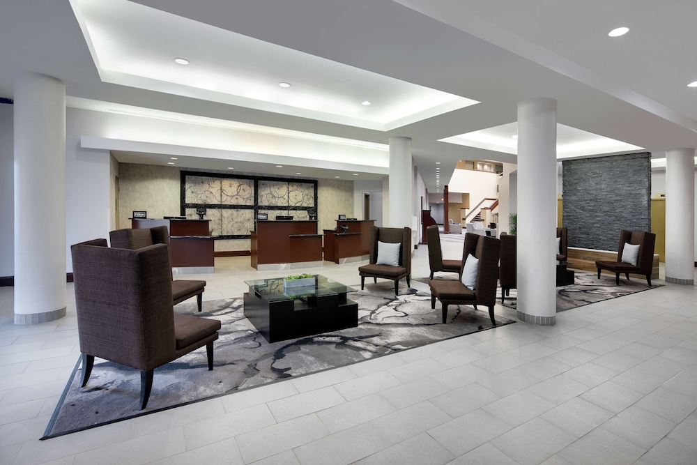 Embassy Suites by Hilton Detroit Troy Auburn Hills - photo 2